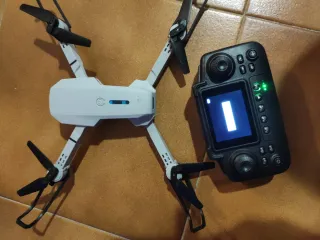 Dron E88 Blanco y Negro