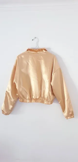 CHAQUETA BOMBER SATINADA PARA MUJER.