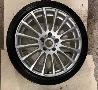 Llanta Team Dynamics con neumático