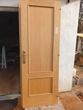 Puerta de madera de roble