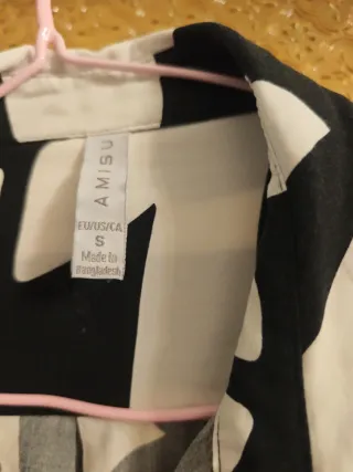 Blusa Amisu Estampada Blanco y Negro