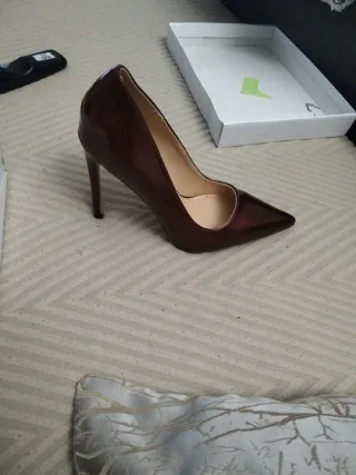 Zapatos de tacón vino tinto