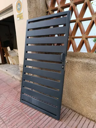 Puerta peatonal de hierro gris 1'85x0'99