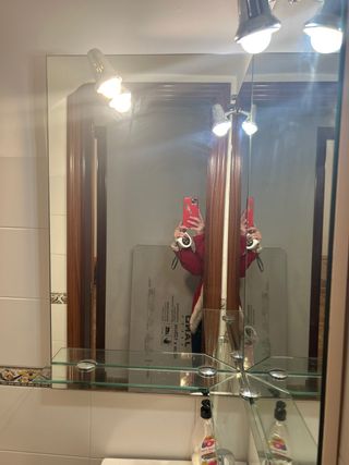 Specchio da bagno in legno e vetro