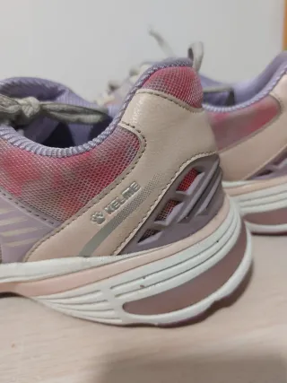 Zapatillas deportivas Kelme rosas y moradas