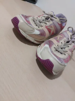 Zapatillas deportivas Kelme rosas y moradas