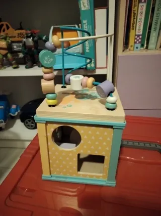Cubo actividades madera bebé