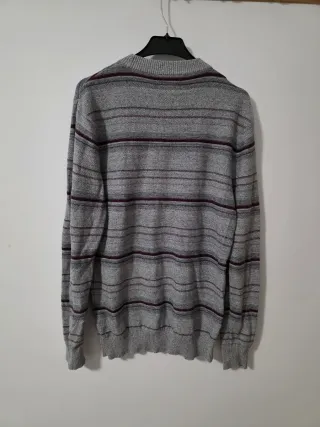 Jersey de rayas gris y rojo