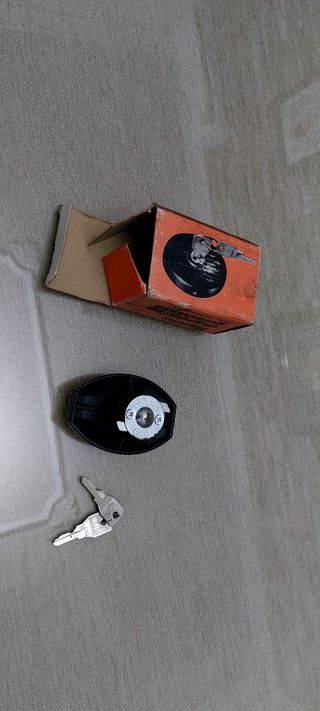 Tapón depósito gasolina con cierre