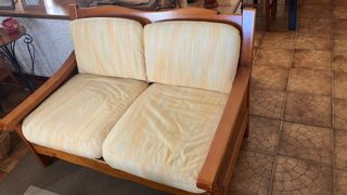 Sofá y 2 Sillas Madera y Tela