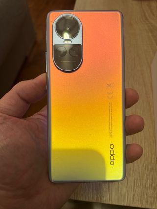 Móvil Oppo Reno10 5G “prácticamente nuevo”