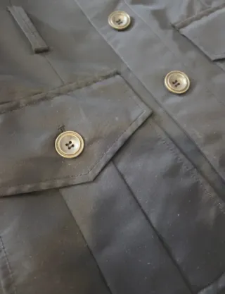 Elegante gabardina Begra Mango negra