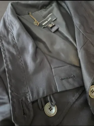 Elegante gabardina Begra Mango negra