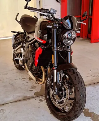 Moto Triumph Trident 660
