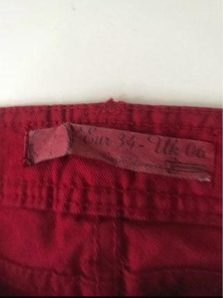 Pantalón vaquero recto rojo