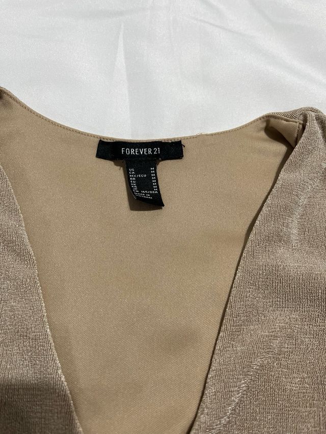 Forever 21 vestido camel lurex M