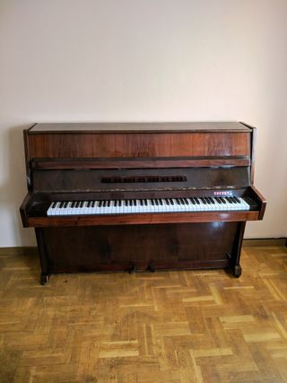 Piano de pared Cherny