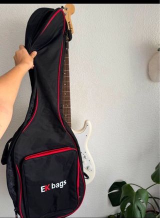 Guitarra Eléctrica Fender Squier Stratocaster