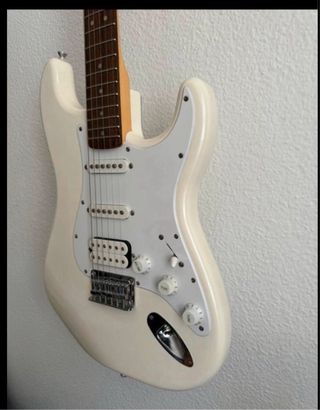 Guitarra Eléctrica Fender Squier Stratocaster