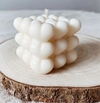 Candela in cera d'api a forma di cuore