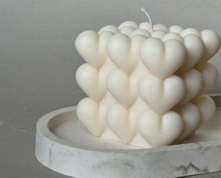 Candela in cera d'api a forma di cuore