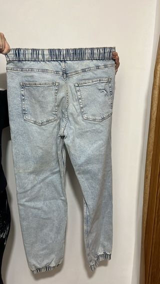 Vaquero Bershka azul hombre efecto roto Talla L