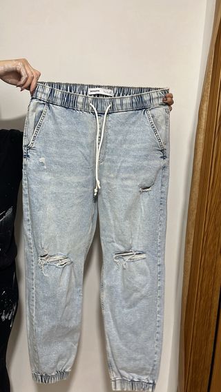 Vaquero Bershka azul hombre efecto roto Talla L