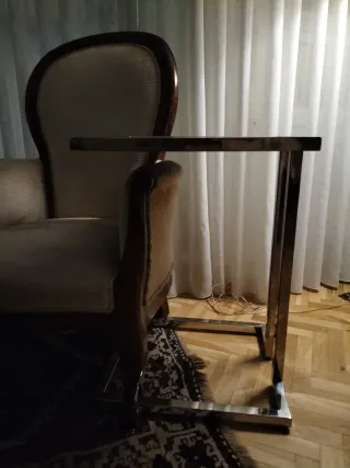 Mesa auxiliar de acero y cristal espejo