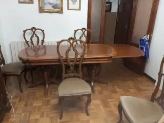 Mesa de comedor y 6 sillas de madera, como nuevas