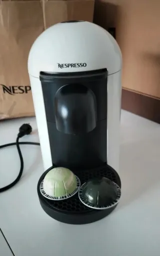 Cafetera Nespresso Vertuo Blanca