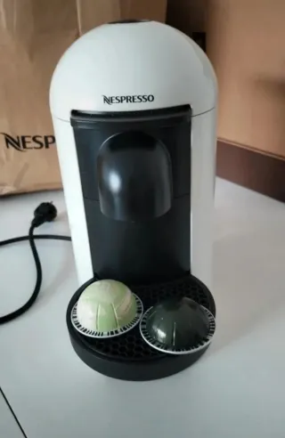 Cafetera Nespresso Vertuo Blanca