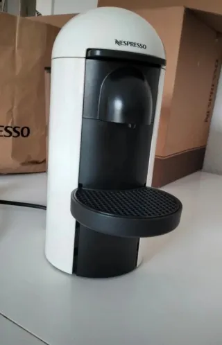 Cafetera Nespresso Vertuo Blanca