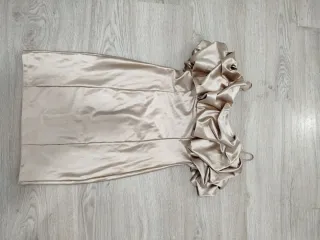 Vestido beige satinado talla S