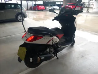 Yamaha XMAX 250