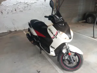 Yamaha XMAX 250