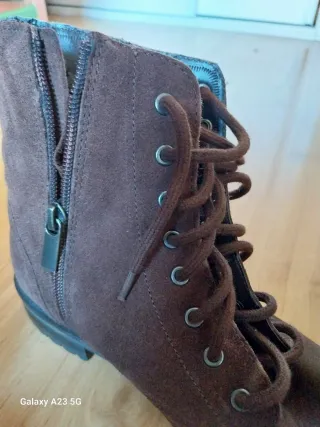 Botines de ante marrón oscuro