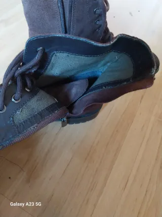 Botines de ante marrón oscuro