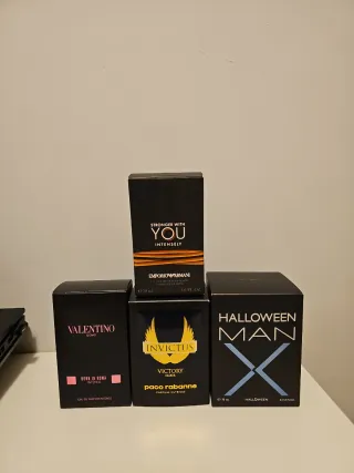 Cajas vacías de perfumes de lujo