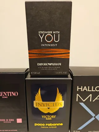 Cajas vacías de perfumes de lujo