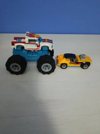 Lego Hot Wheels Monster Truck e Auto Gialla