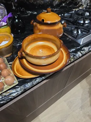 Vajilla cerámica marrón y beige