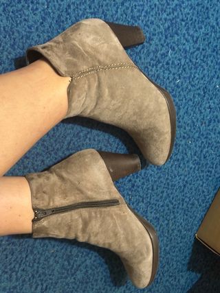 Stivaletti beige e marroni