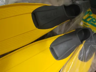 Aletas de natación Cressi Rondine amarillas