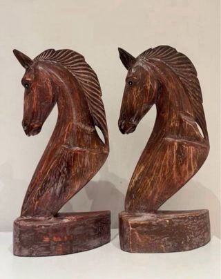 Coppia di cavalli in legno intagliato, Indonesia