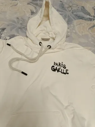 Sudadera blanco crema con capucha, usada buen esta