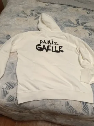 Sudadera blanco crema con capucha, usada buen esta