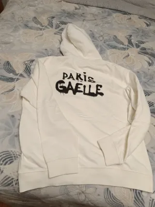 Sudadera blanco crema con capucha, usada buen esta