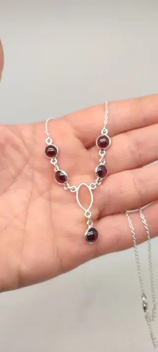 Gargantilla de Plata y Granates.