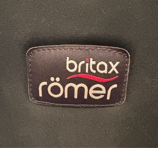 Silla coche Britax Römer negra.