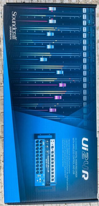 Mixer digitale Soundcraft UI24R con rack di trasporto